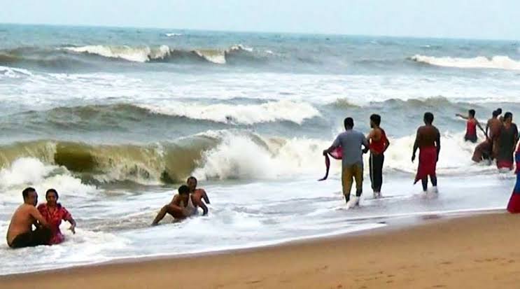 Two Chhattisgarh Tourists Rescued from Rip Current in Puri - Reporters ...